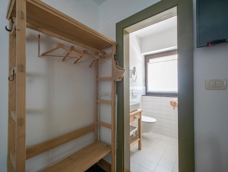 Double Room image 4