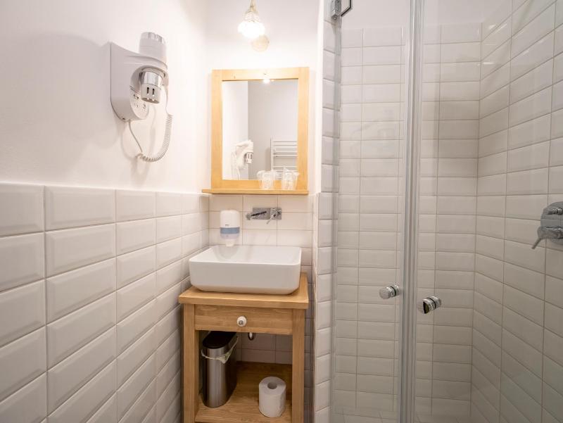 One-Bedroom Apartment image 3