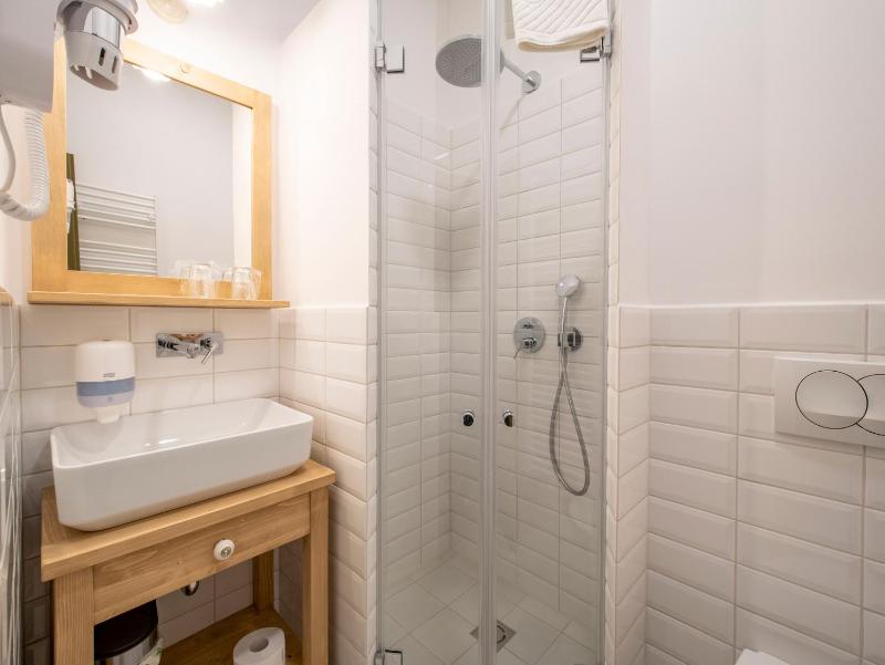 One-Bedroom Apartment image 2
