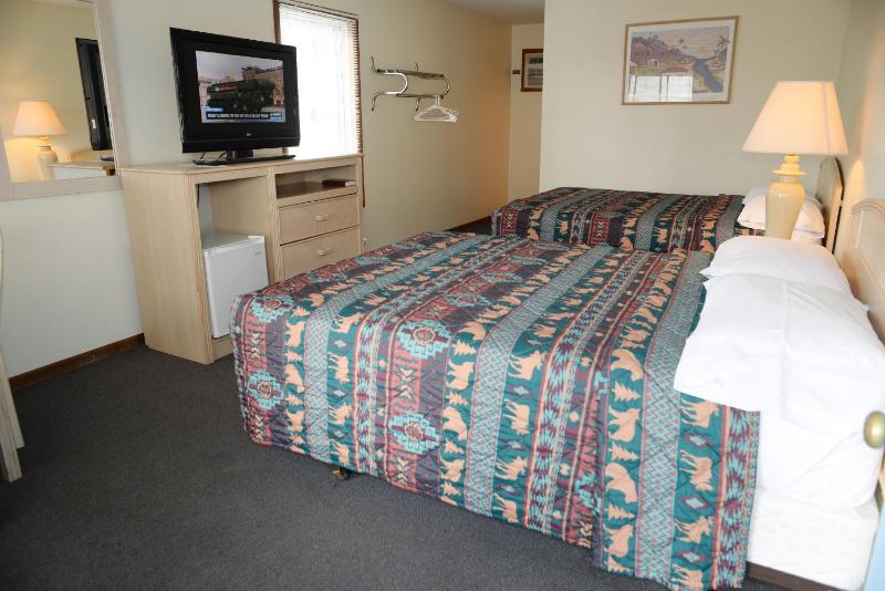 Standard Queen Room with Two Queen Beds image 3