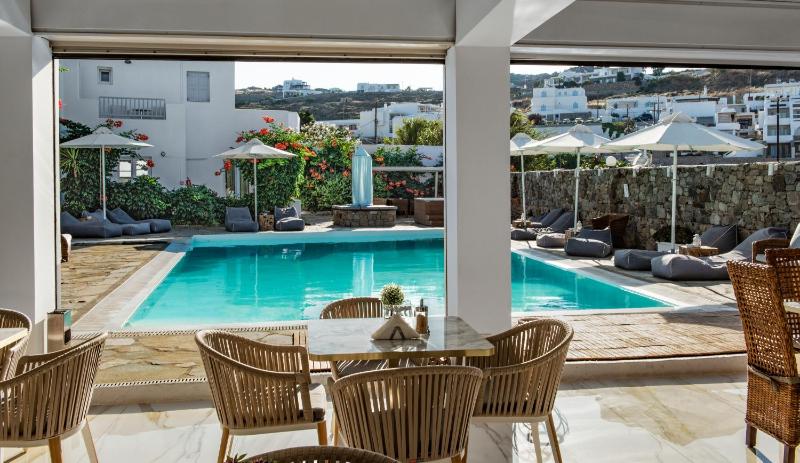 Superior Twin Room with Garden View image 4