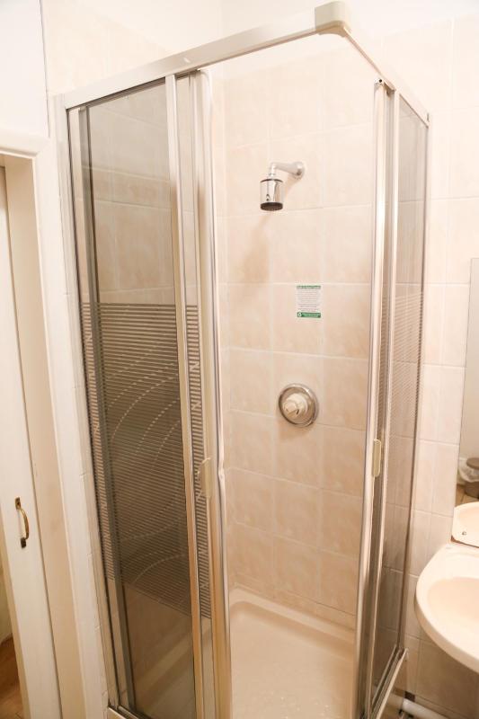 Double Room En suite image 3