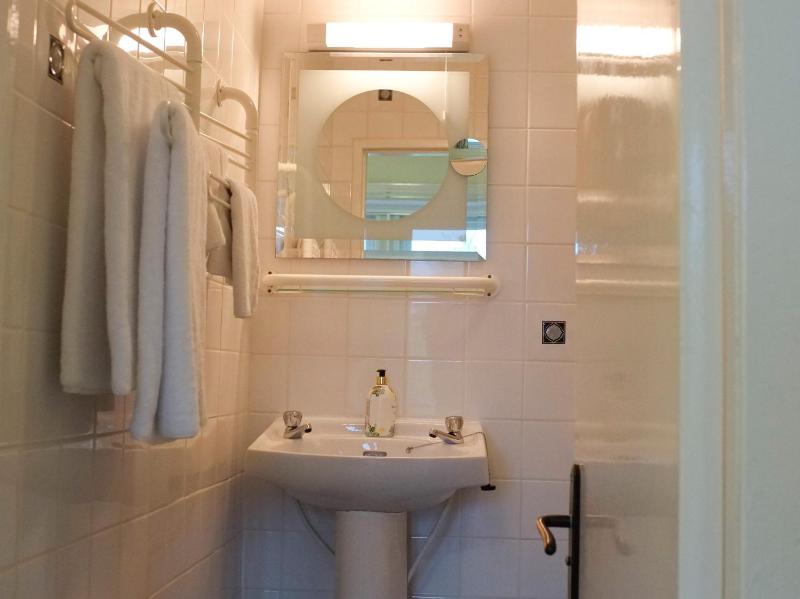 Single Room image 3