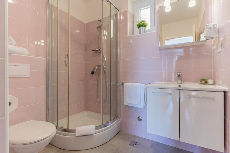 One-Bedroom Apartment image 2