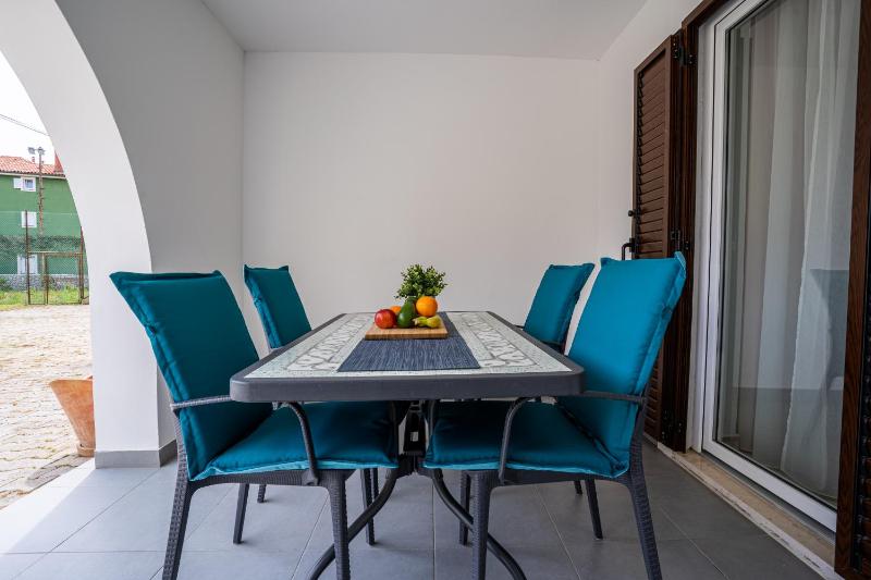 One-Bedroom Apartment with Balcony or Terrace image 3