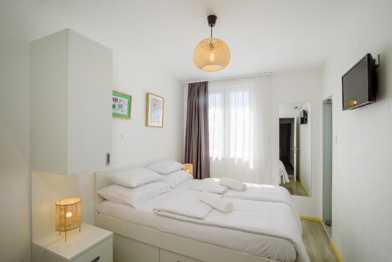 Double Room image 3