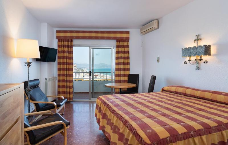 Studio with Side Sea View (2 Adults + 1 Child) image 3