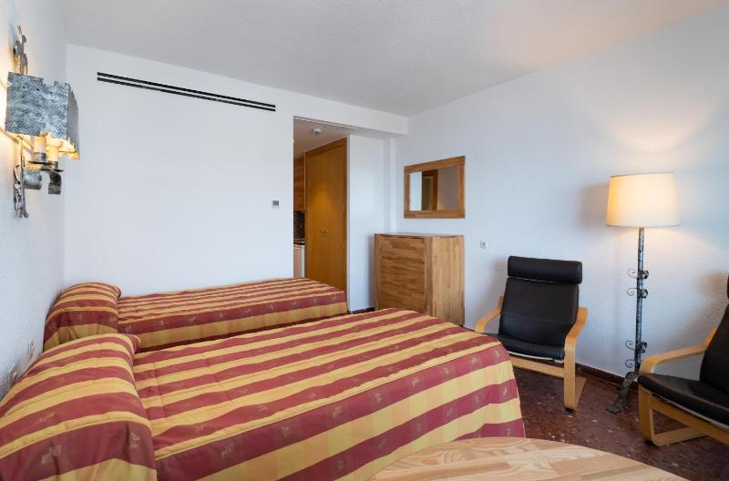 Studio with Side Sea View (2 Adults + 1 Child) image 2