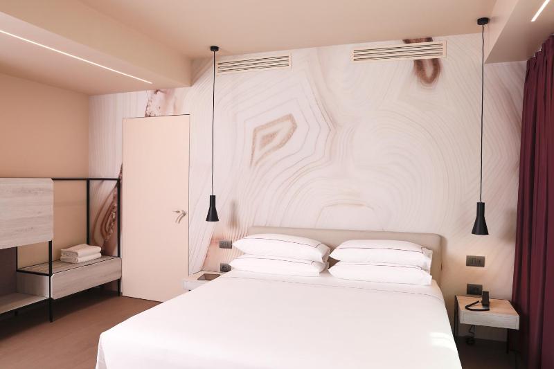 Standard Double or Twin Room image 2