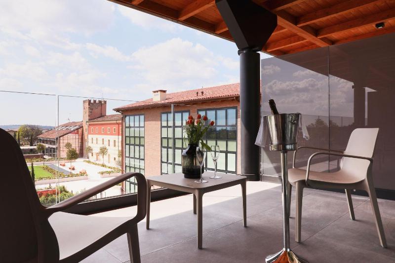 Standard Double or Twin Room with Balcony image 1