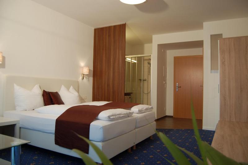 Double Room with Balcony image 4