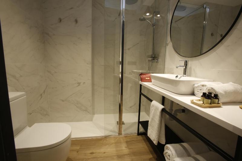 Single Room image 3