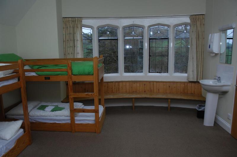 Quadruple Room with Shared Bathroom image 4