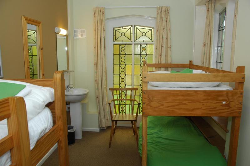 Dormitory Room (6 Adults) image 3