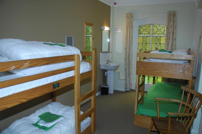 Quadruple Room with Shared Bathroom image 2