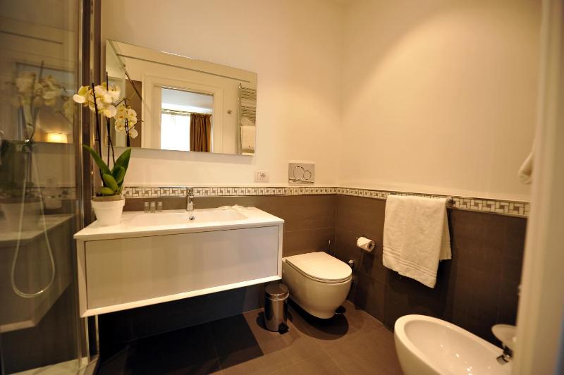 Deluxe Room image 4