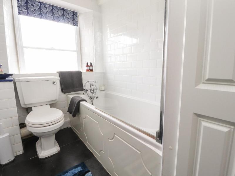 Apartment image 4