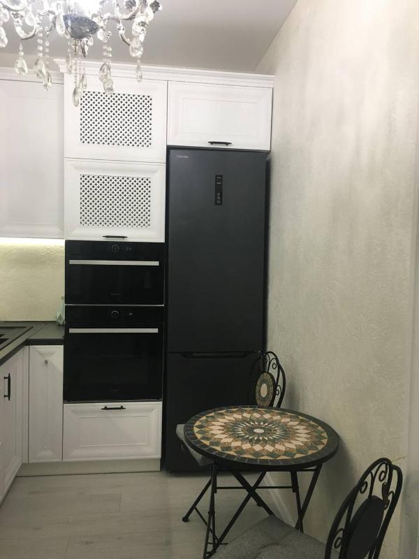 One-Bedroom Apartment image 4