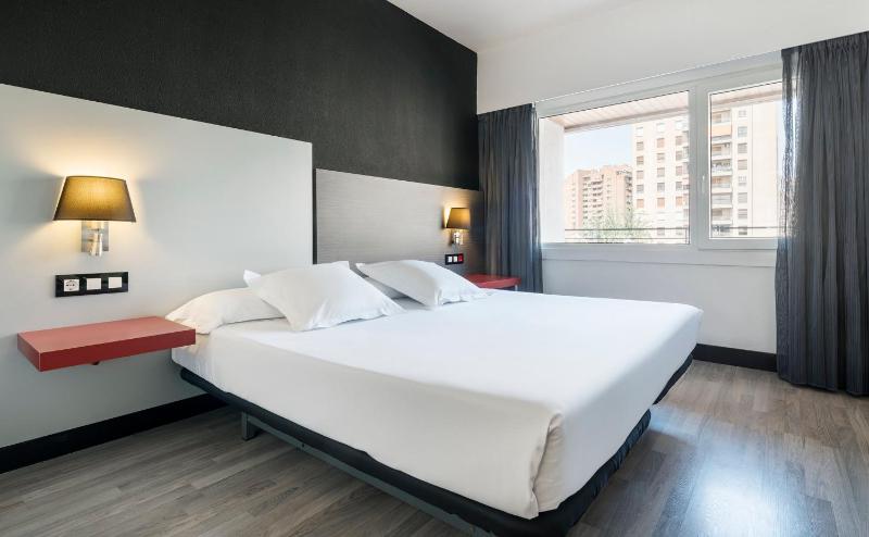 Classic Double or Twin Room image 3