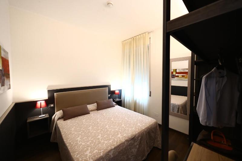 Small Double Room image 2