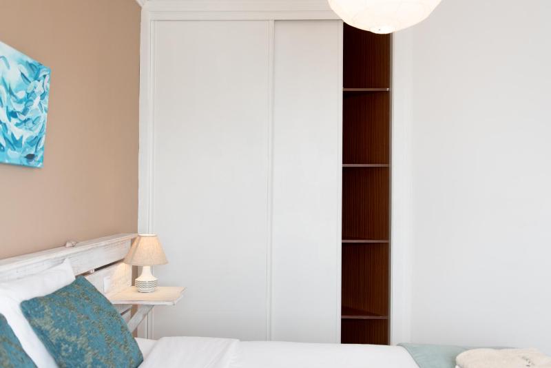Double or Twin Room with Sea View and Shared Bathroom image 3