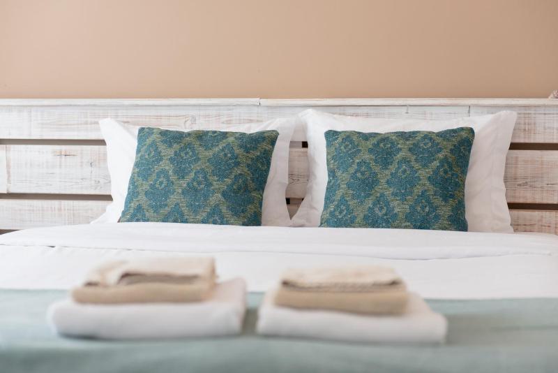 Double or Twin Room with Sea View and Shared Bathroom image 4