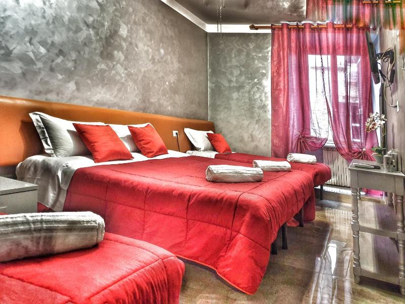Quadruple Room image 3