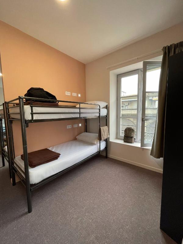 Hostel Flamingo Nîmes Gare Centre - image 11