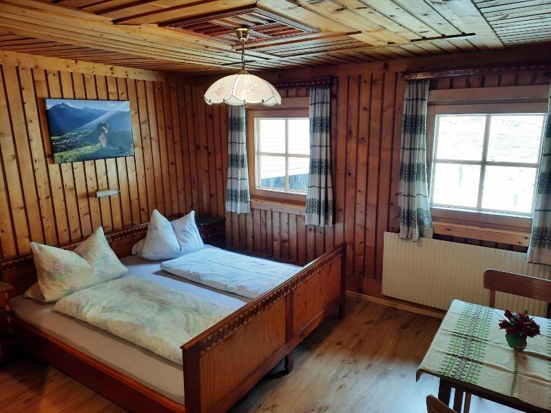 Large Family Apartment with Balcony image 3