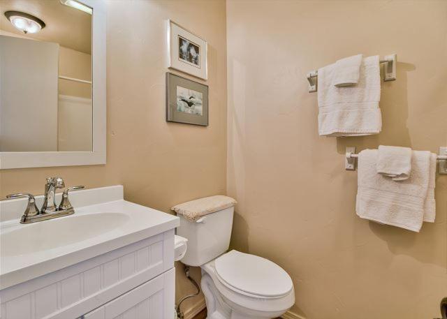 Deluxe Queen Room image 3