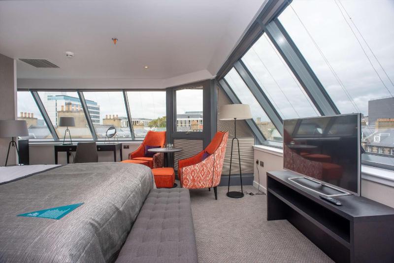 Skyline Junior Suite image 1
