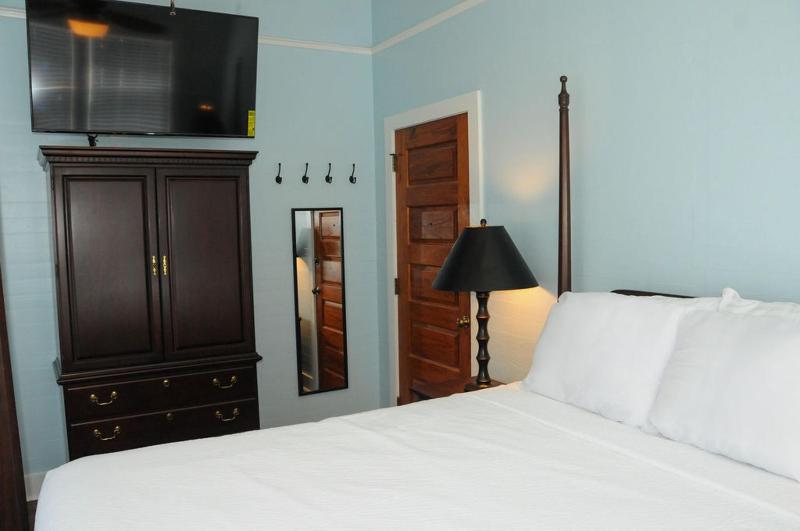 Superior King Room image 2