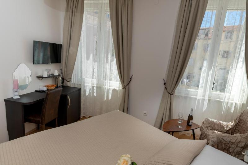 Deluxe Double Room - Annex Building image 3