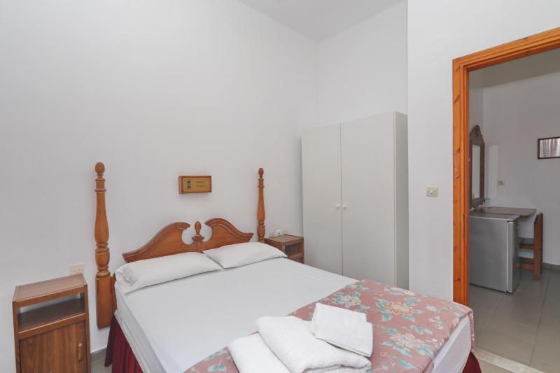 Dolphin Hotel - image 28