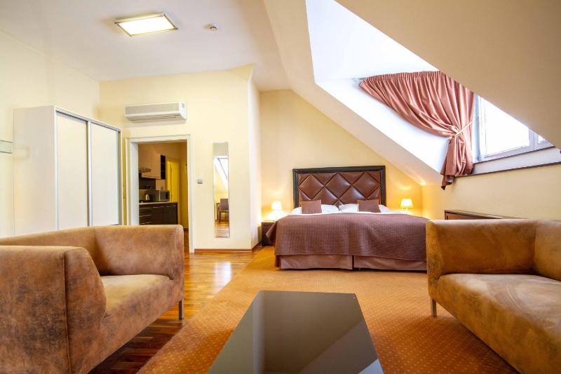 One-Bedroom Apartment image 2