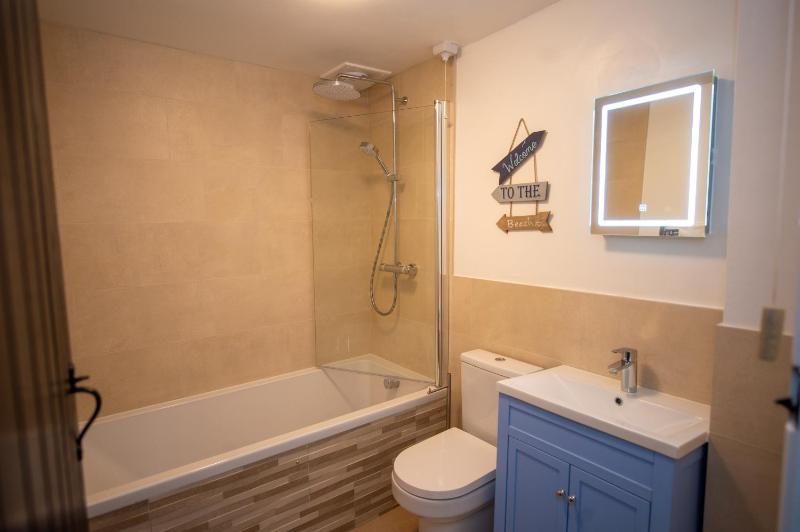 Two-Bedroom House image 4