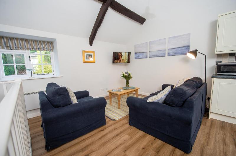 Two-Bedroom House image 3
