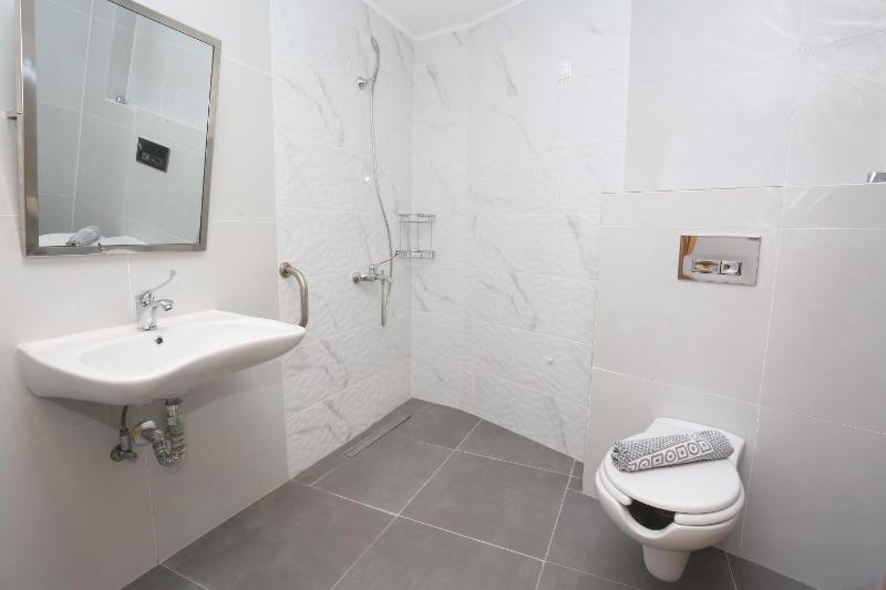 Double Room with Garden View image 4