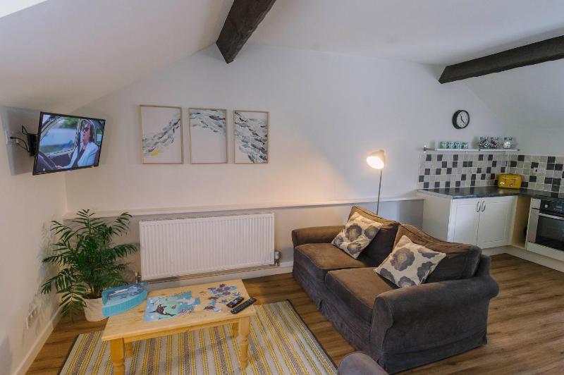 Two-Bedroom House image 4