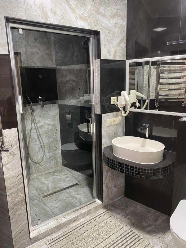 Double Room with Balcony image 3