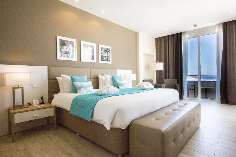 Superior Double or Twin Room with Sea View image 1