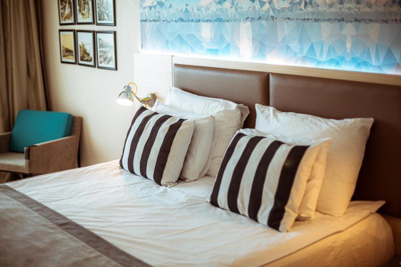 Double or Twin Room Land View image 3