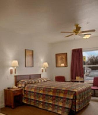 King Room - Non-Smoking image 4
