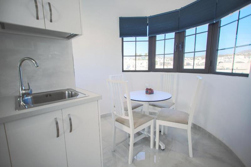 Superior One-Bedroom Apartment image 1