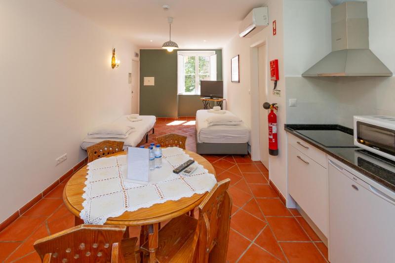 One-Bedroom Apartment (4 Adults) image 3