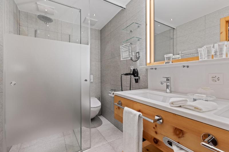 Superior One-Bedroom Suite with Matterhorn View image 4