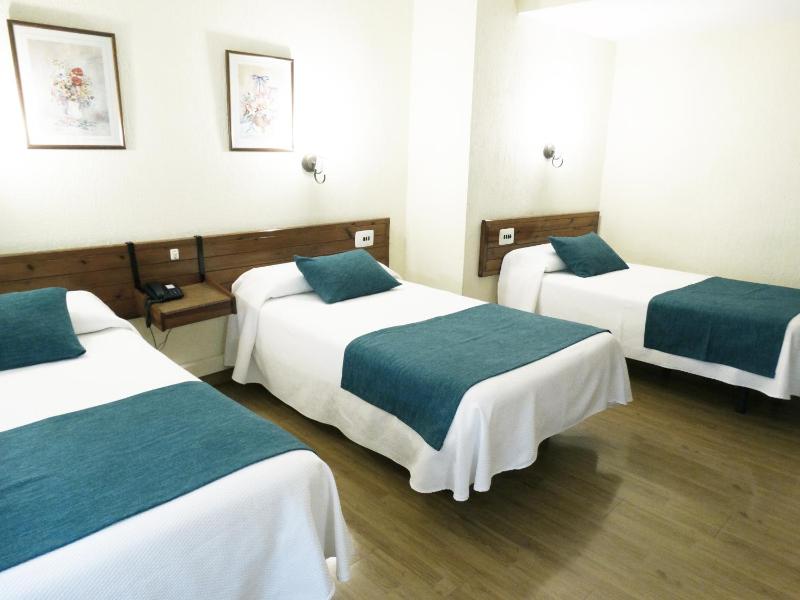 Triple Room image 2