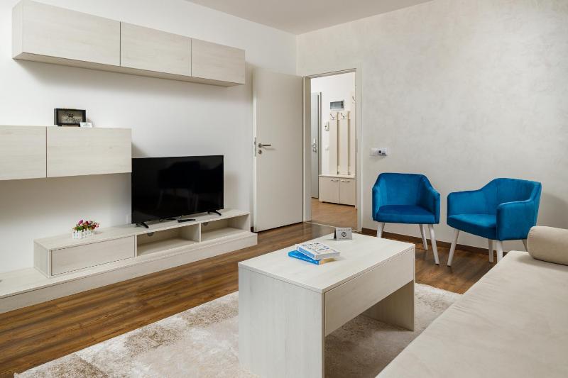 Brasov Holiday Apartments - image 8