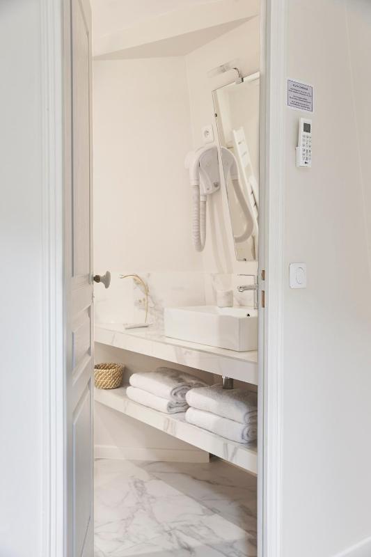 One-Bedroom Suite image 3