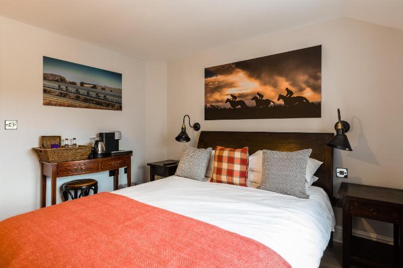 Double Room image 3